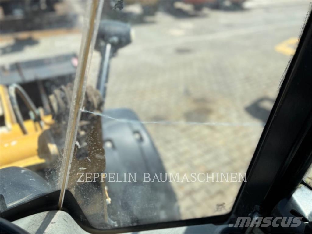 CAT 906H Kolesni nakladalci