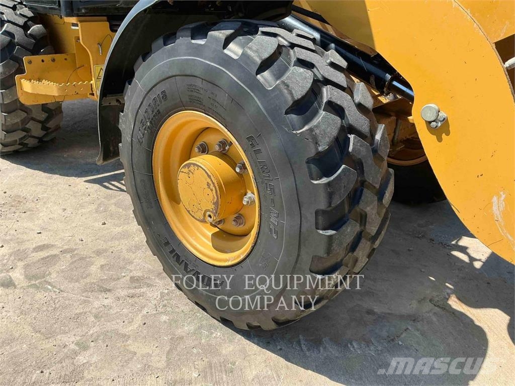 CAT 906M Radlader