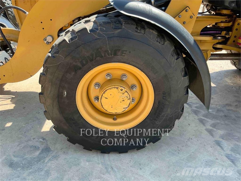 CAT 906M Radlader