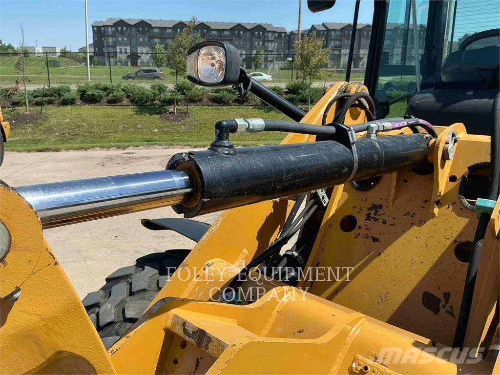 CAT 906M Radlader