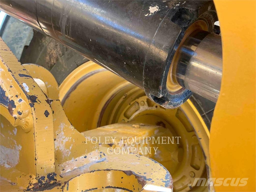 CAT 906M Radlader