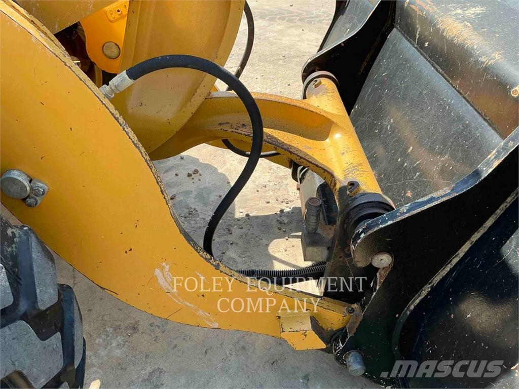 CAT 906M Radlader