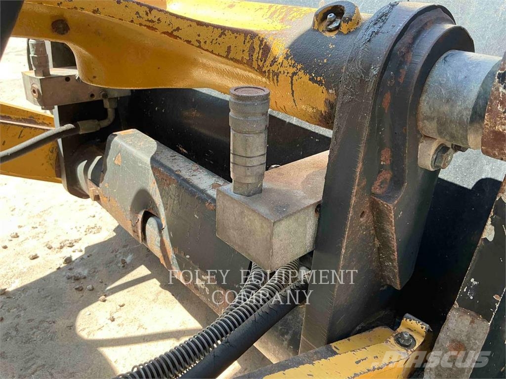 CAT 906M Radlader