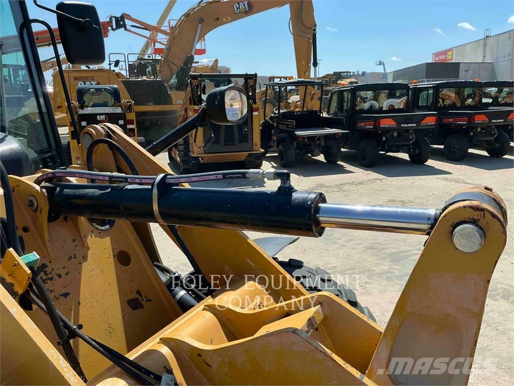 CAT 906M Radlader