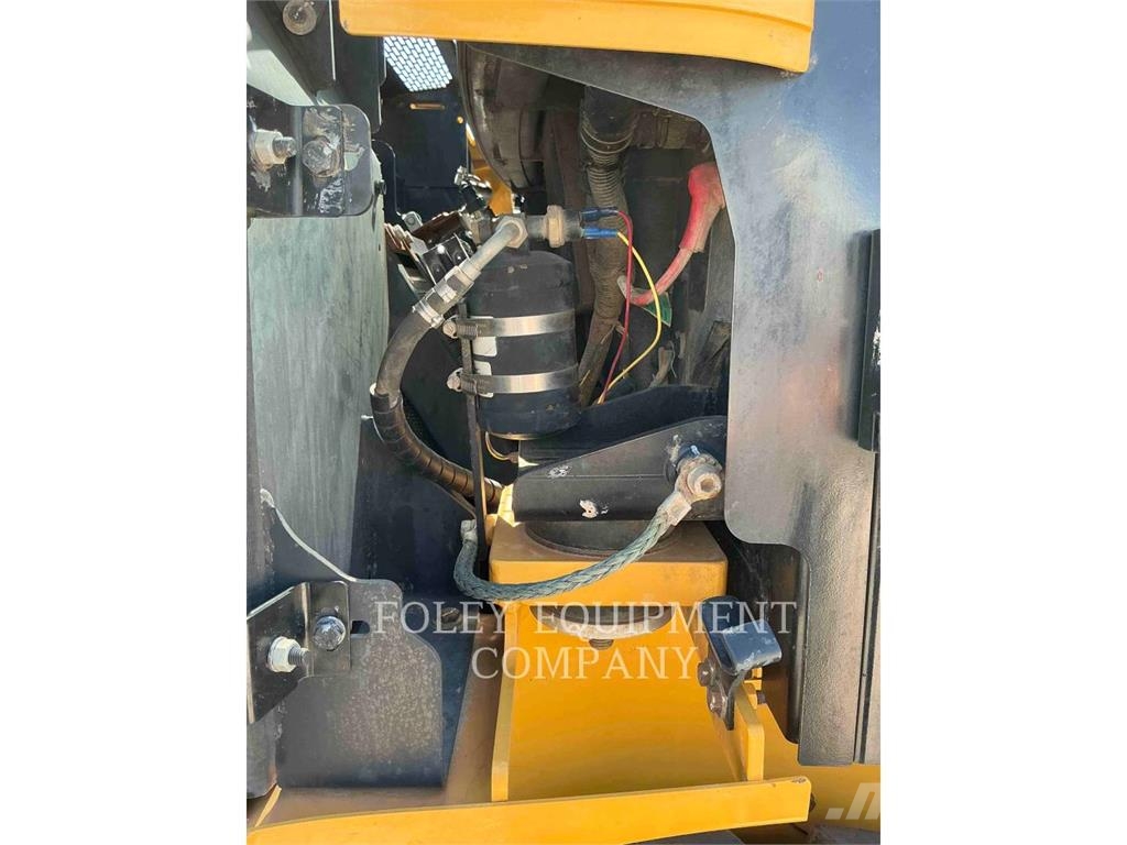 CAT 906M Radlader