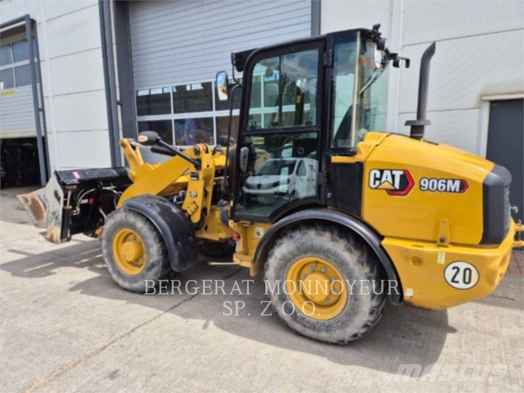 CAT 906M لوادر بعجل