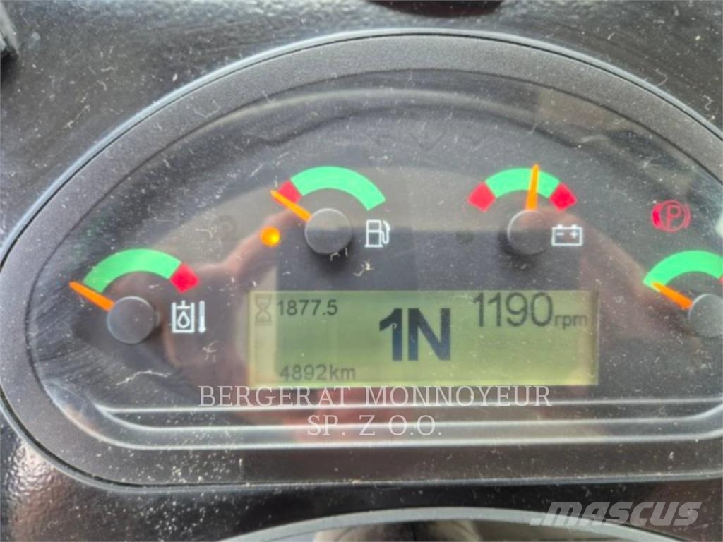 CAT 906M لوادر بعجل