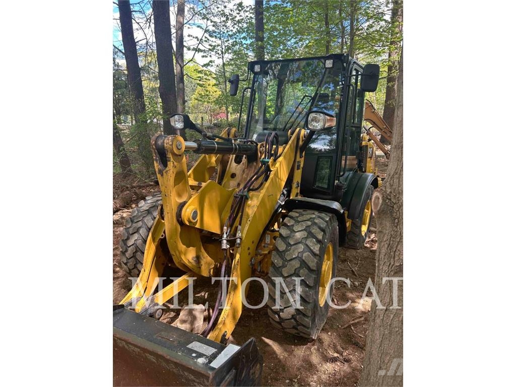 CAT 906M Kolesové nakladače
