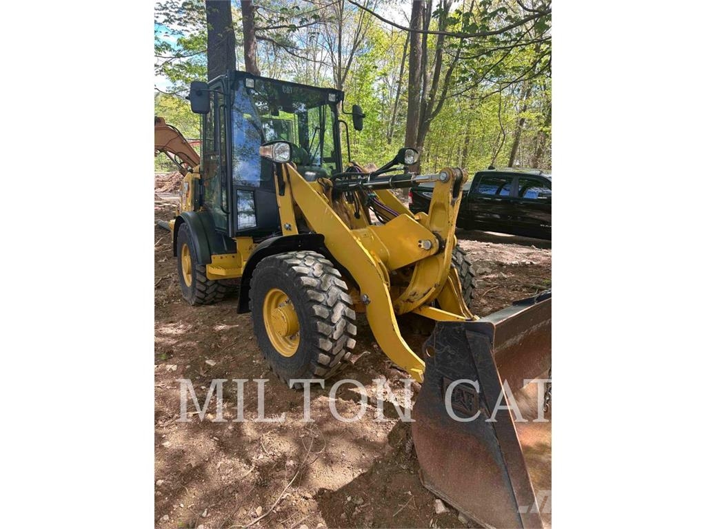 CAT 906M Kolesové nakladače