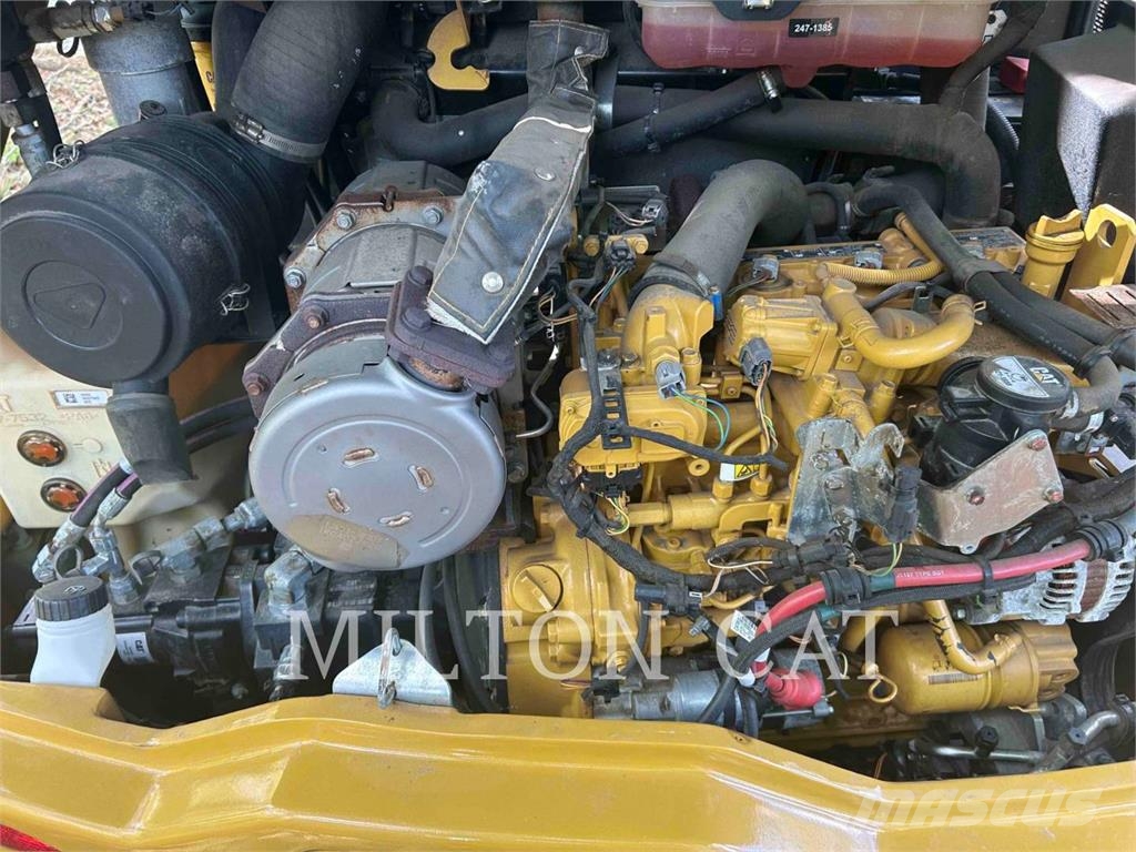 CAT 906M Kolesové nakladače