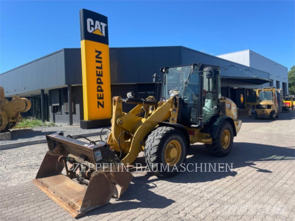 CAT 906M Chargeuse sur pneus
