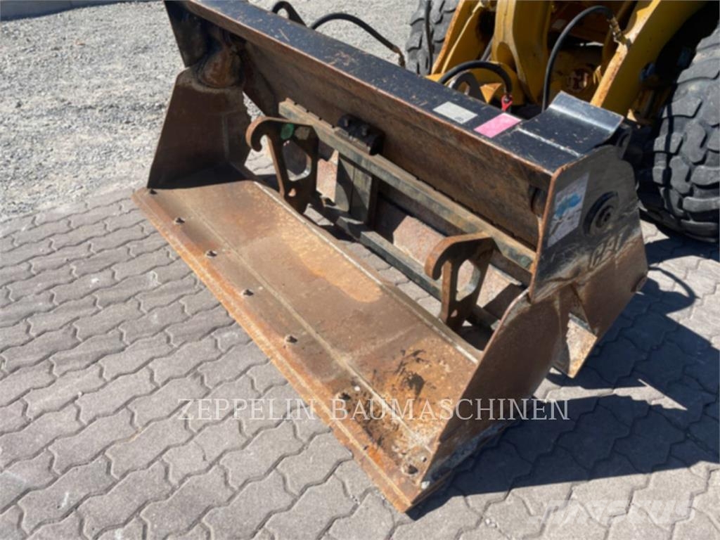 CAT 906M Chargeuse sur pneus
