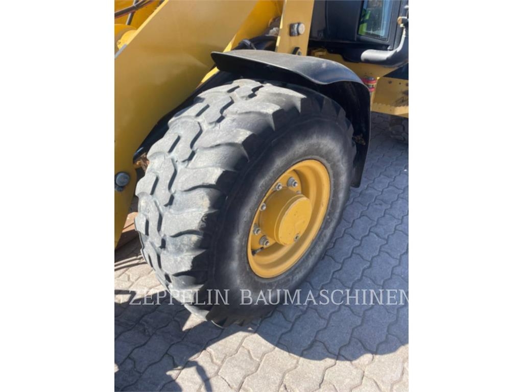 CAT 906M Chargeuse sur pneus