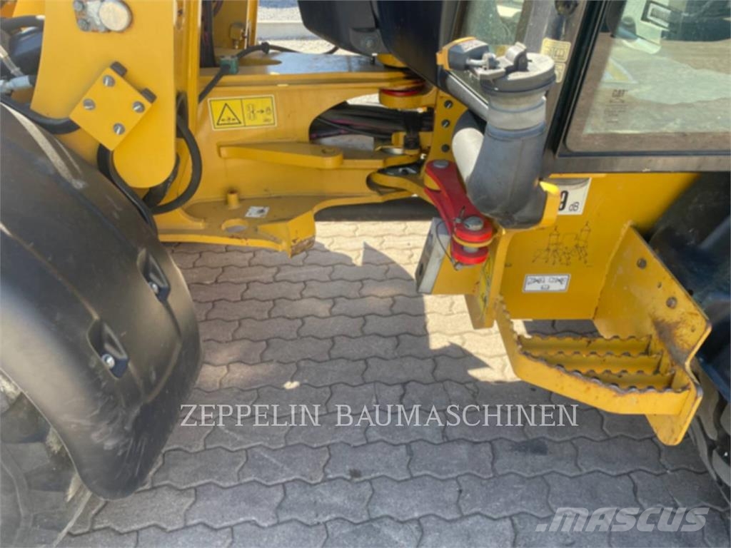 CAT 906M Chargeuse sur pneus