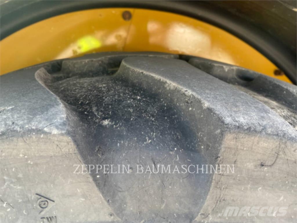 CAT 906M Chargeuse sur pneus
