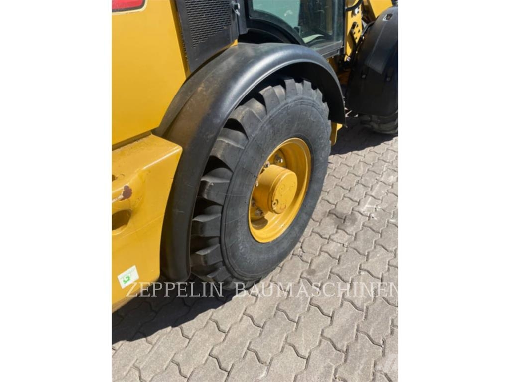 CAT 906M Chargeuse sur pneus