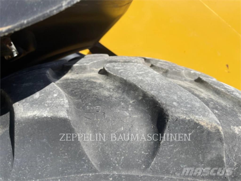 CAT 906M Chargeuse sur pneus