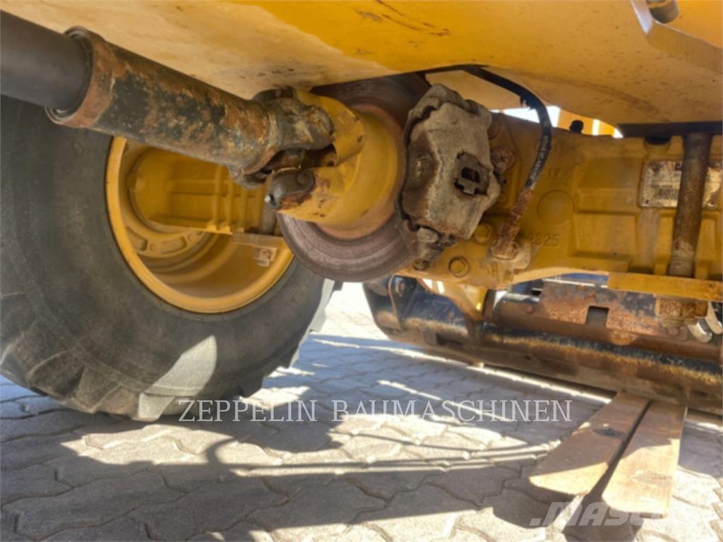 CAT 906M Chargeuse sur pneus