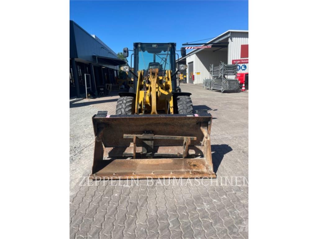 CAT 906M Chargeuse sur pneus