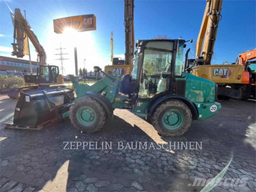 CAT 906M Iekrāvēji uz riteņiem