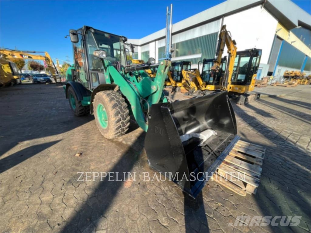 CAT 906M Iekrāvēji uz riteņiem