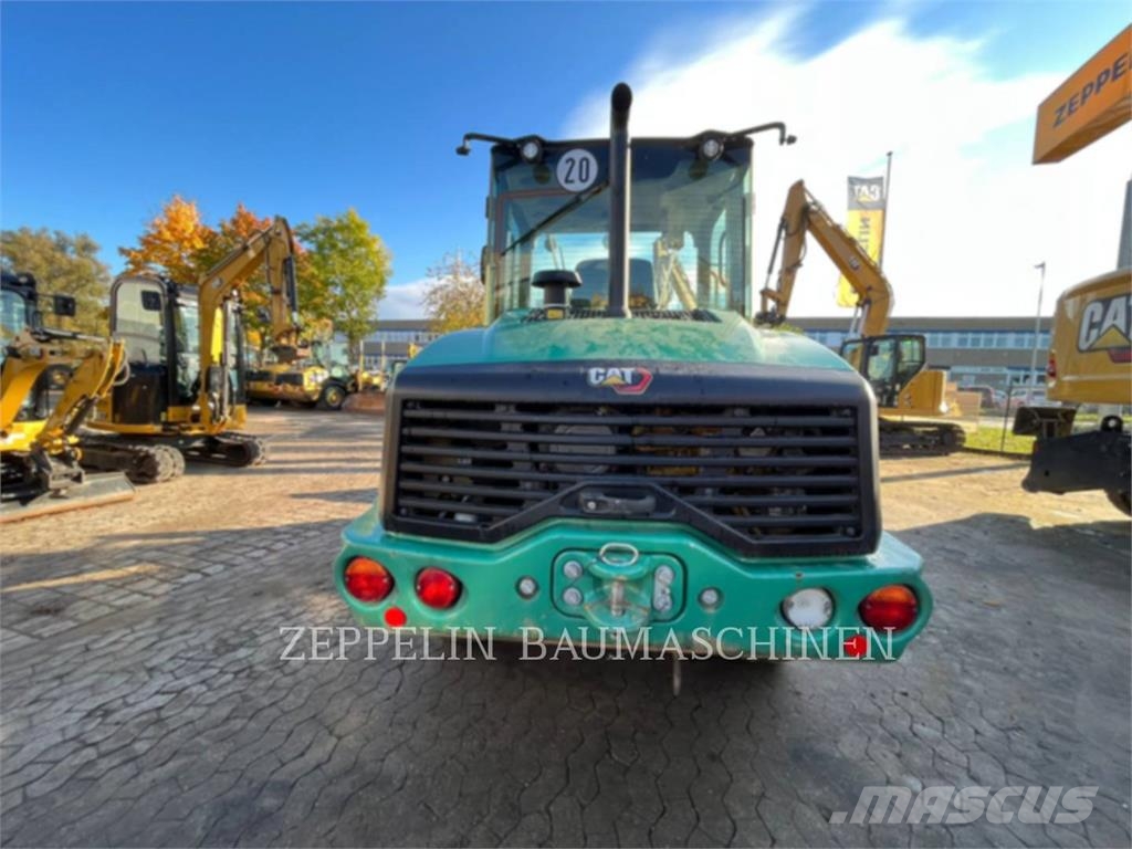 CAT 906M Iekrāvēji uz riteņiem