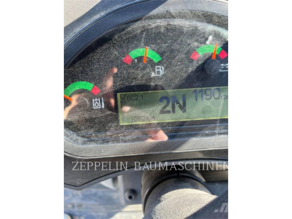 CAT 906M Iekrāvēji uz riteņiem