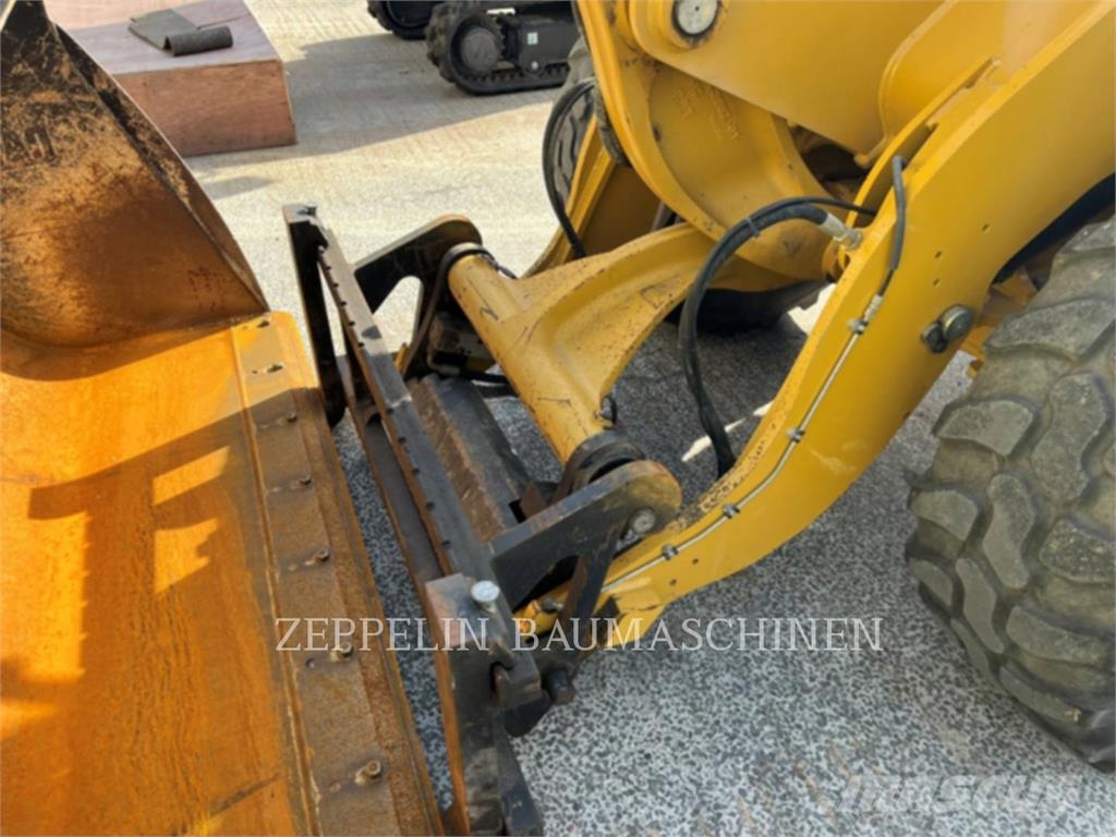 CAT 907M Radlader