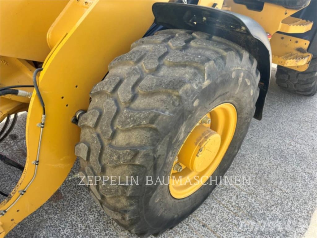 CAT 907M Radlader