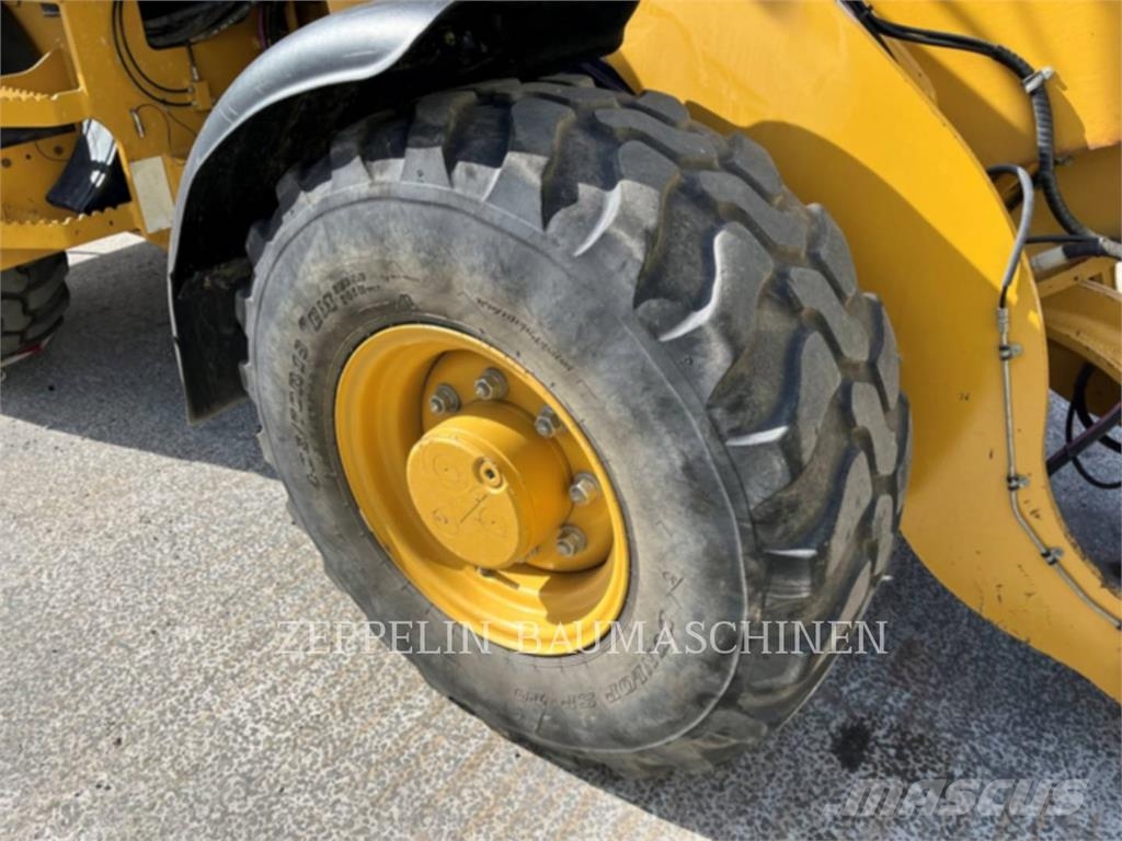 CAT 907M Radlader