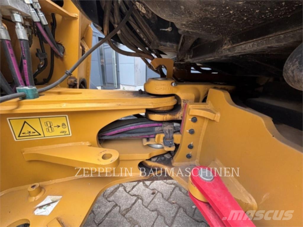 CAT 907M Radlader