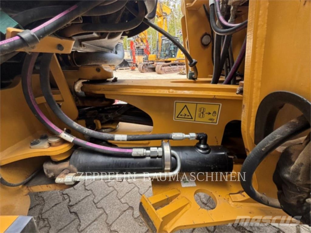 CAT 907M Radlader