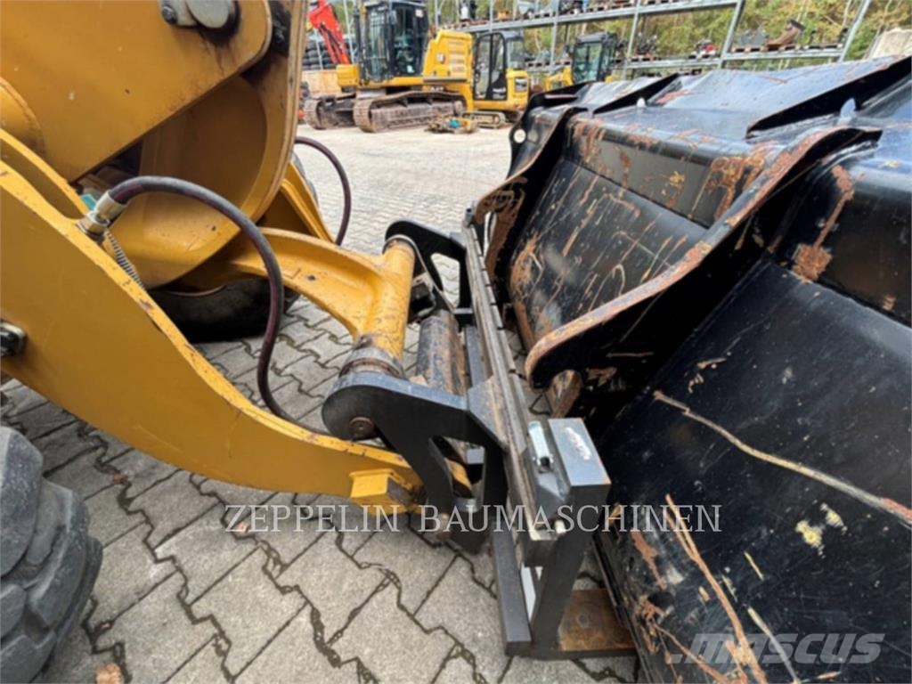CAT 907M Radlader