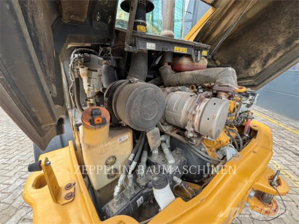 CAT 907M Radlader