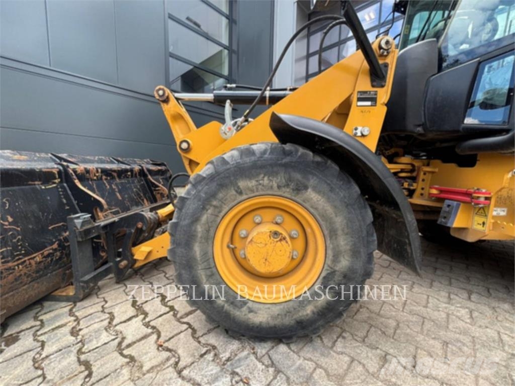 CAT 907M Radlader