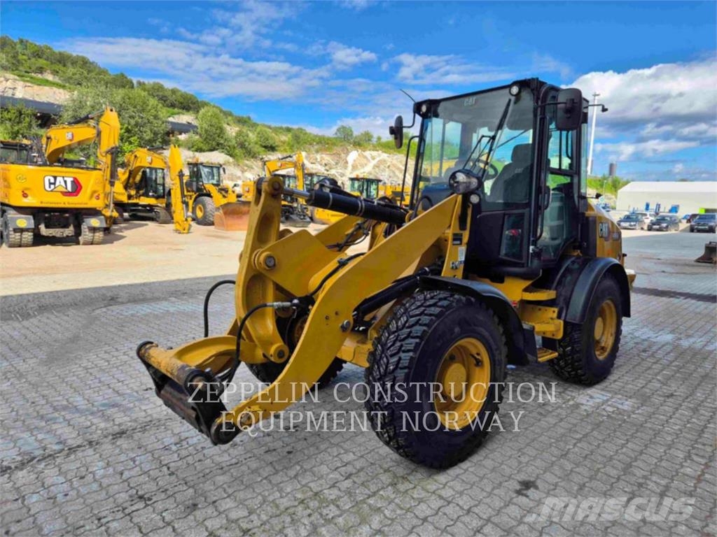 CAT 908M Pale gommate