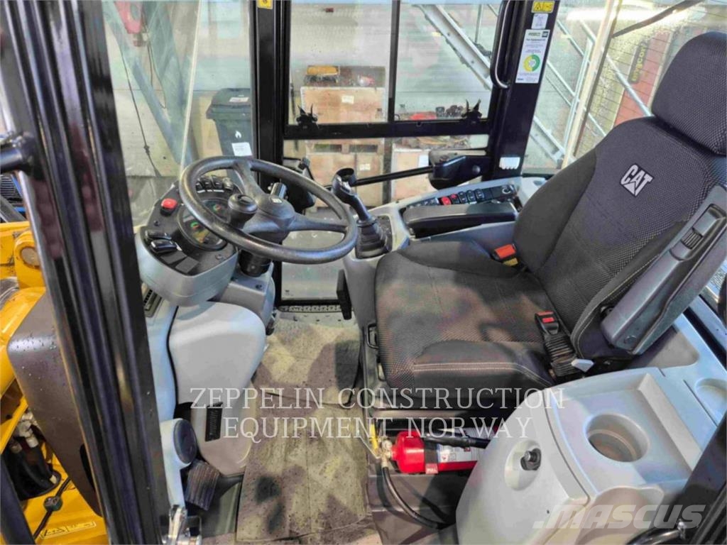 CAT 908M Pale gommate