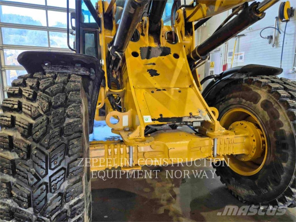 CAT 908M Pale gommate