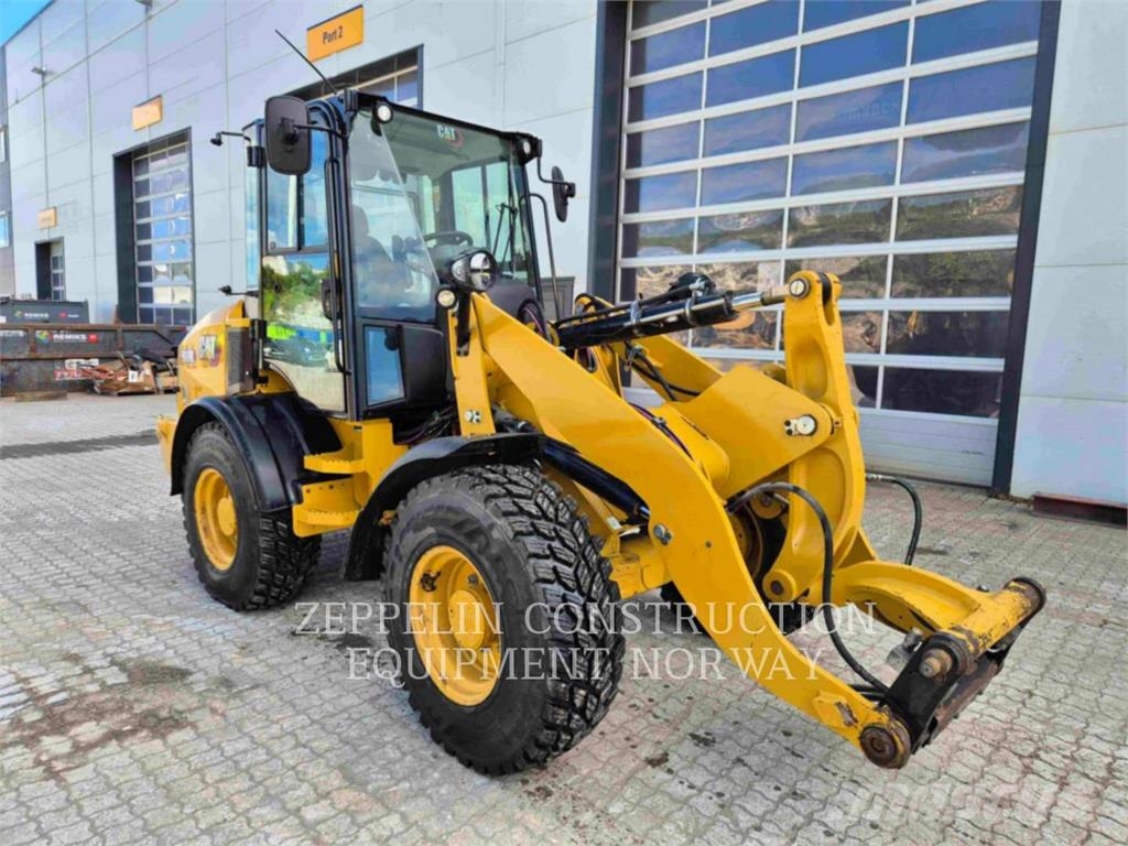 CAT 908M Pale gommate