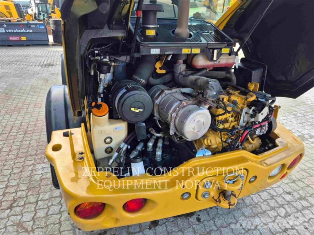 CAT 908M Pale gommate