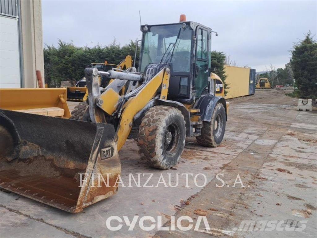 CAT 908M لوادر بعجل