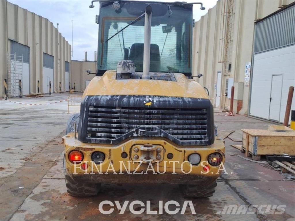 CAT 908M لوادر بعجل