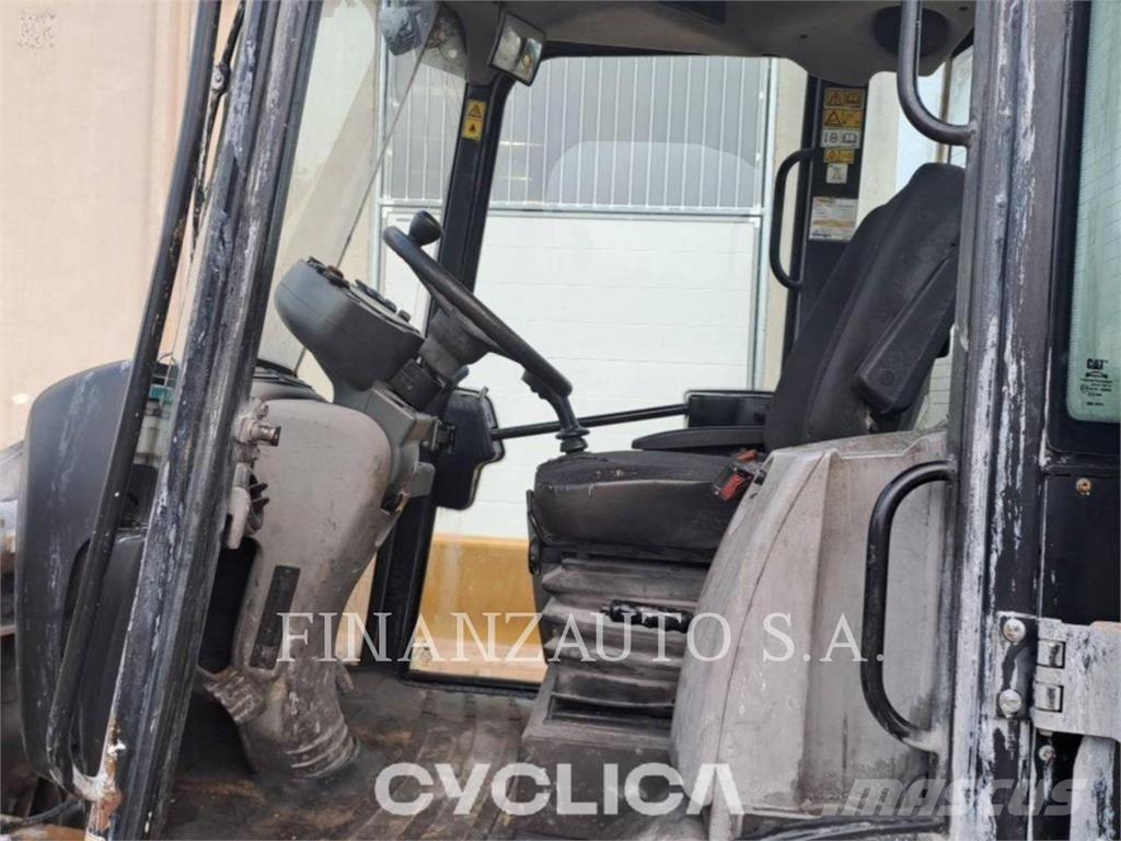 CAT 908M لوادر بعجل