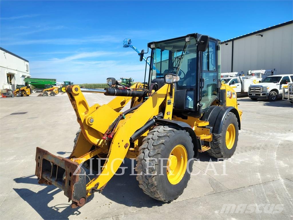 CAT 908M Radlader