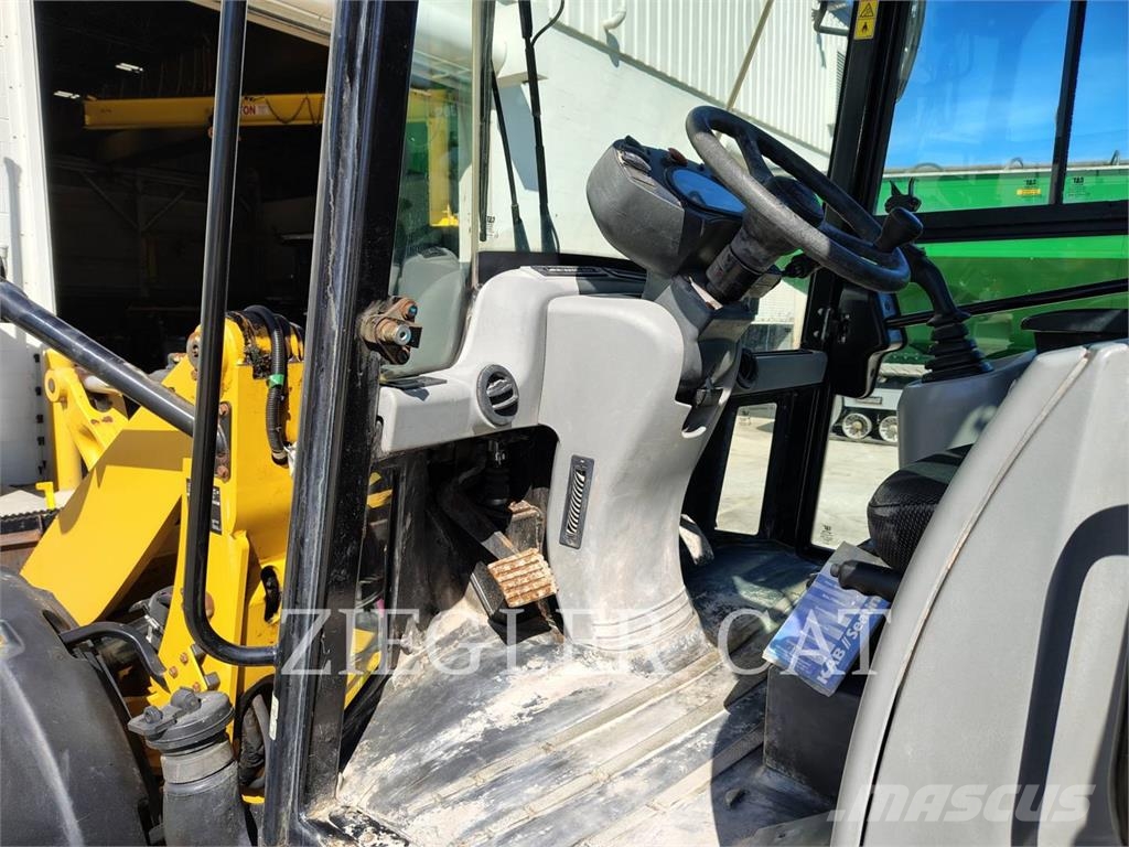CAT 908M Radlader
