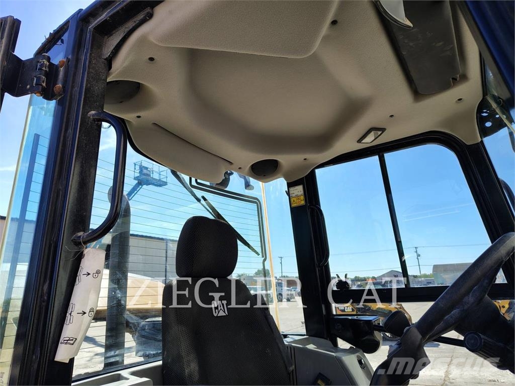 CAT 908M Radlader
