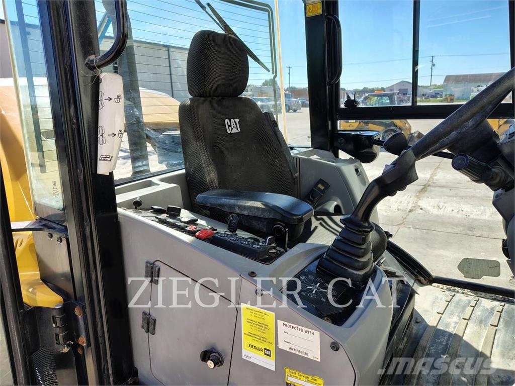 CAT 908M Radlader