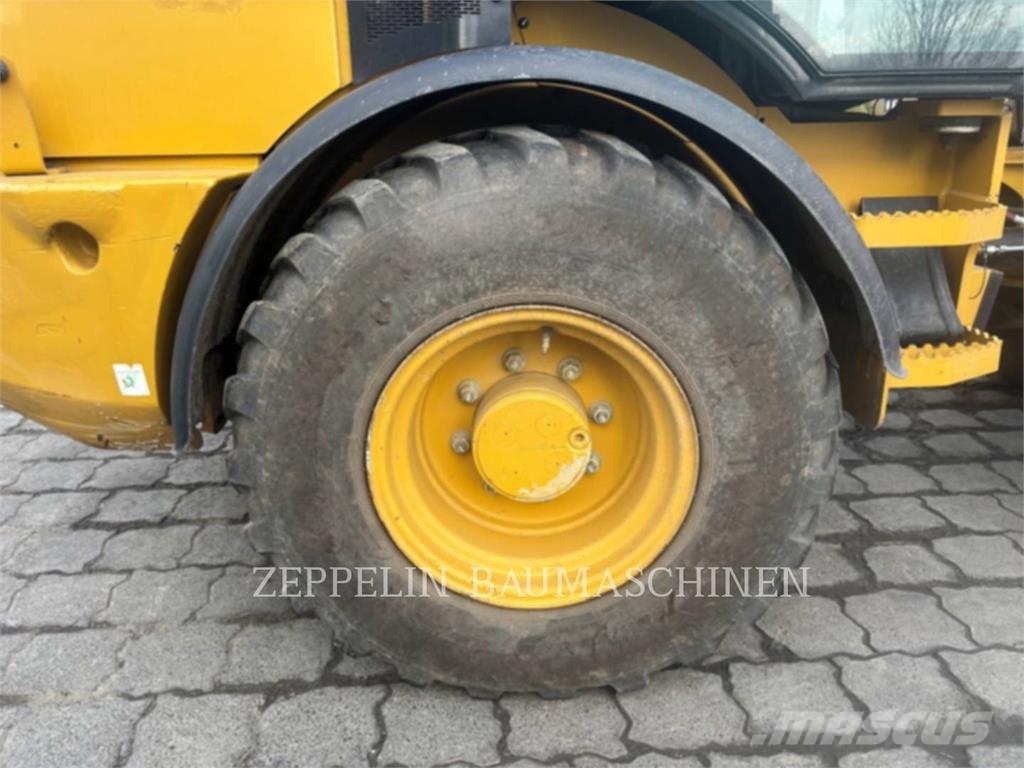 CAT 908M Radlader
