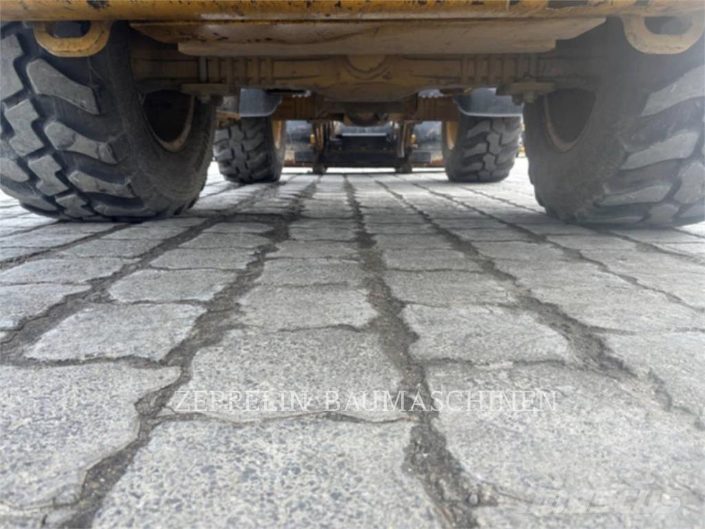 CAT 908M Radlader