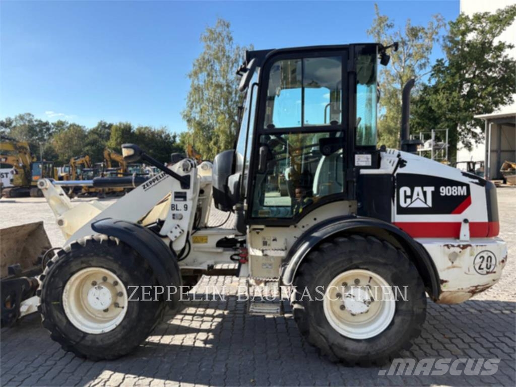CAT 908M Iekrāvēji uz riteņiem